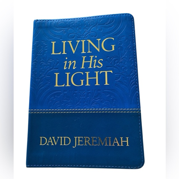 Devotional Book “Living in His Light” by David Jeremiah - Picture 2 of 8